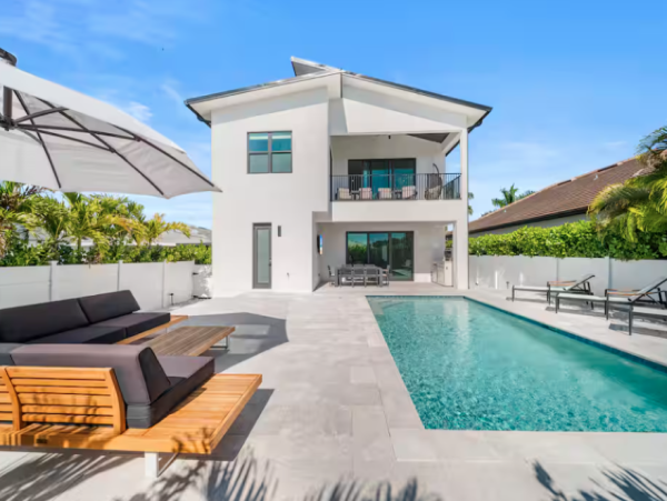 Luxury retreat in Naples - 4-Bedroom Home with Private Pool
